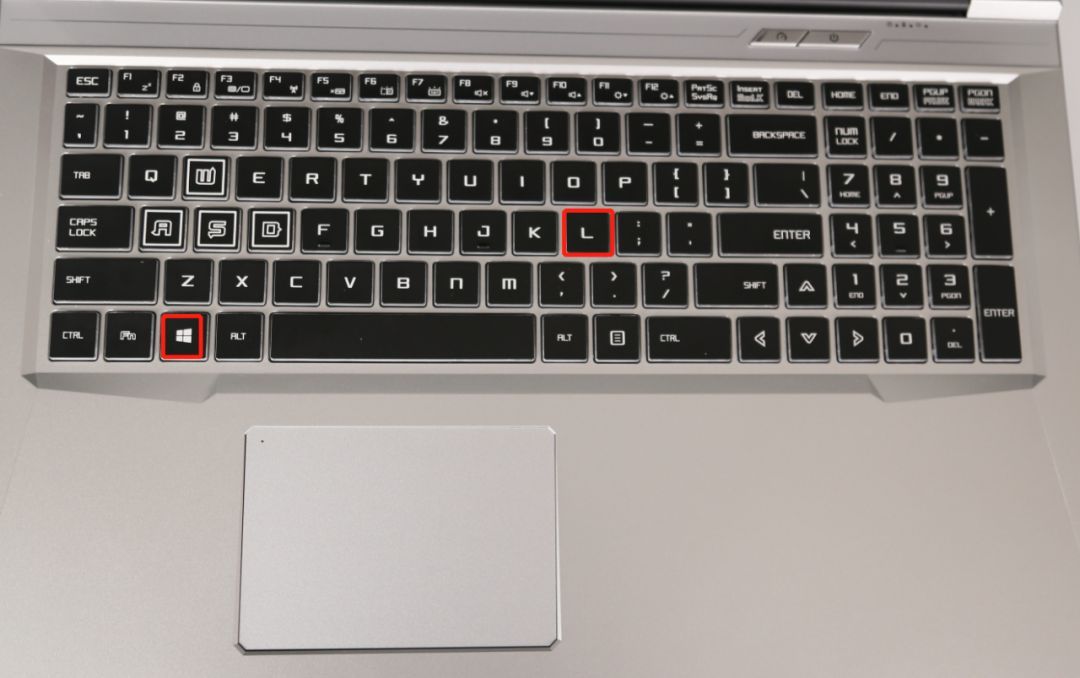 打开了很多文件夹快捷键显示桌面按什么（电脑一键回到主屏幕是哪个键）