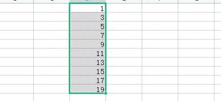 Excel填充柄怎么自动填充（直接拖动单元格的填充柄使用方法）