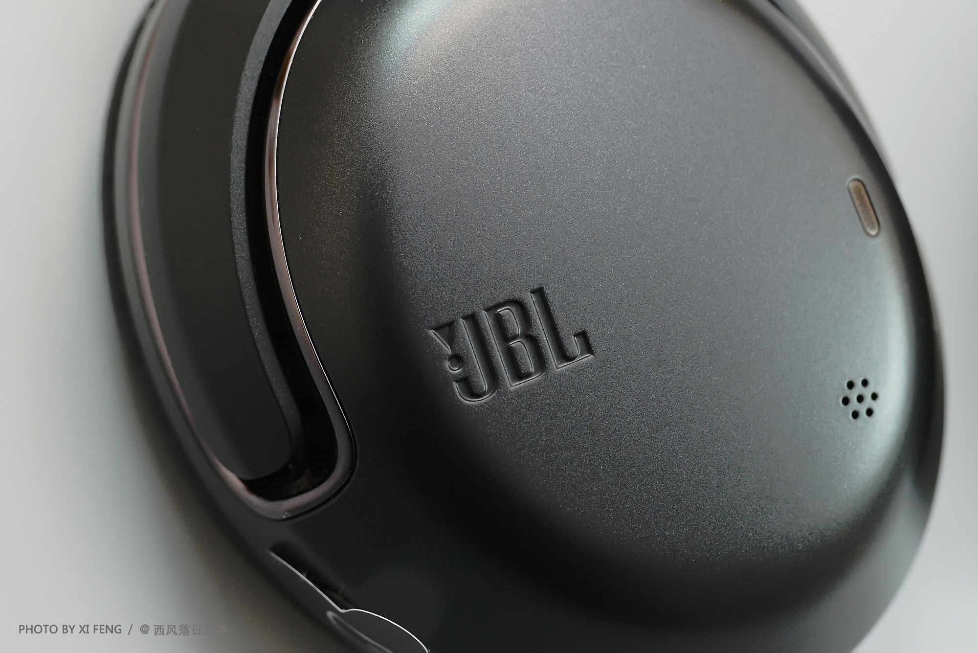 jbl耳机头戴式蓝牙耳机及什么档次（几百元买jbl还是索尼）