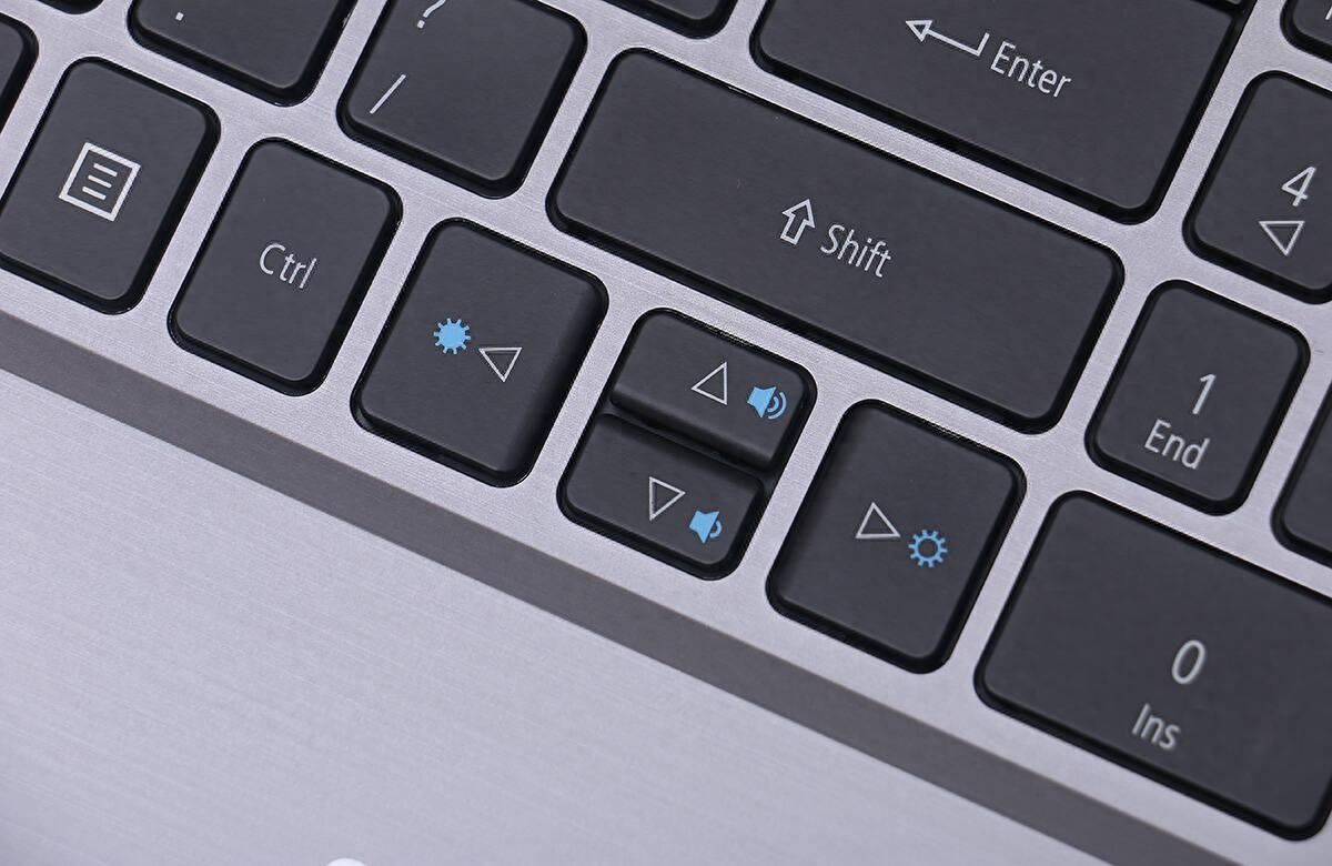 电脑键盘字母变数字怎么改（按哪个键可以切换回来）