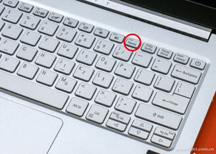 笔记本小键盘使用方法（了解笔记本小键盘功能及快捷操作）