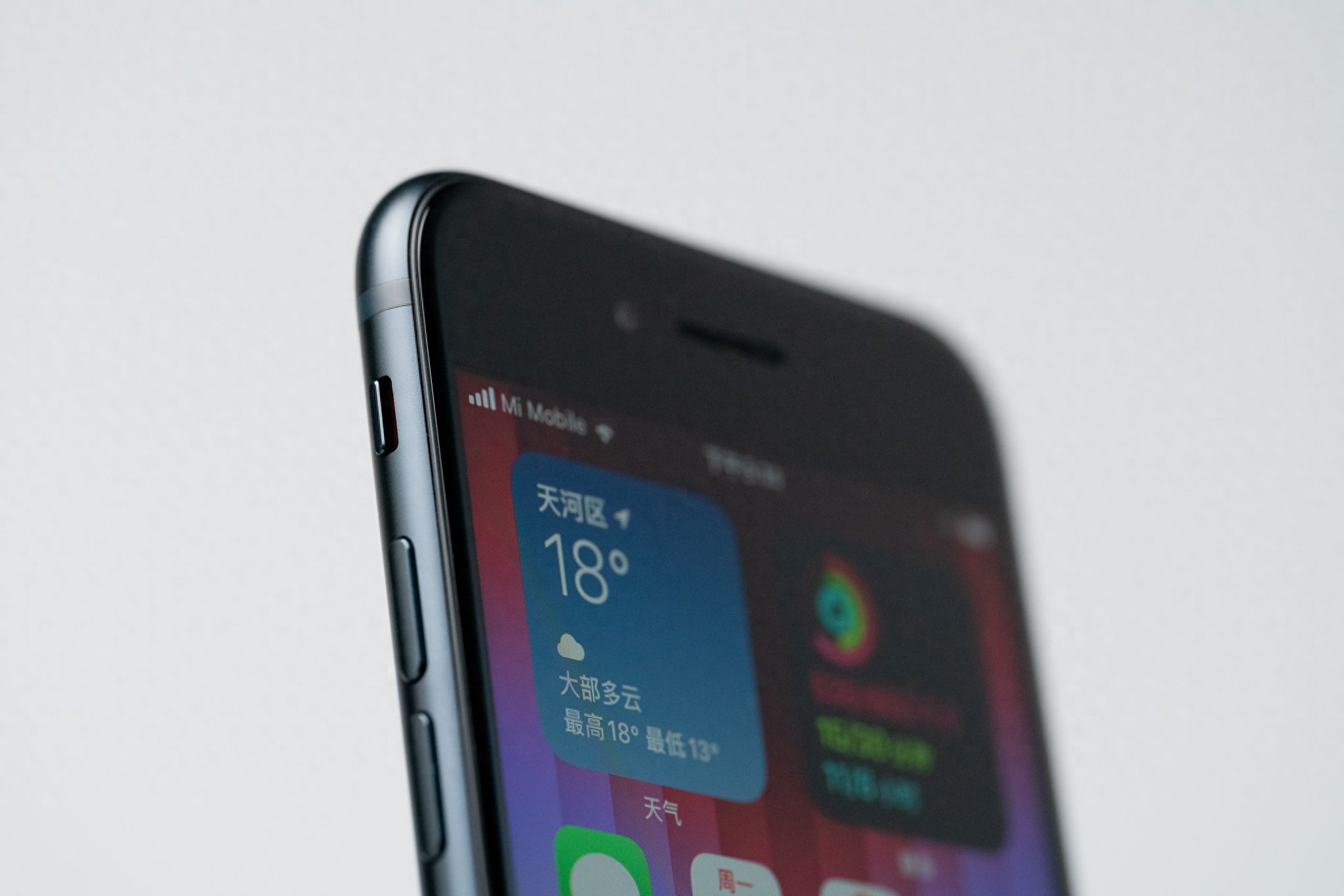 iPhone SE3评测：是特立独行，也是怪异割裂