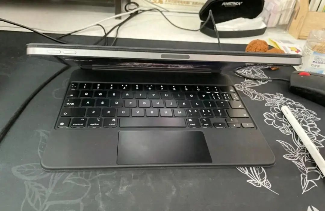 苹果键盘：打字如丝般顺滑体验（舒适设计，革新技术解析）