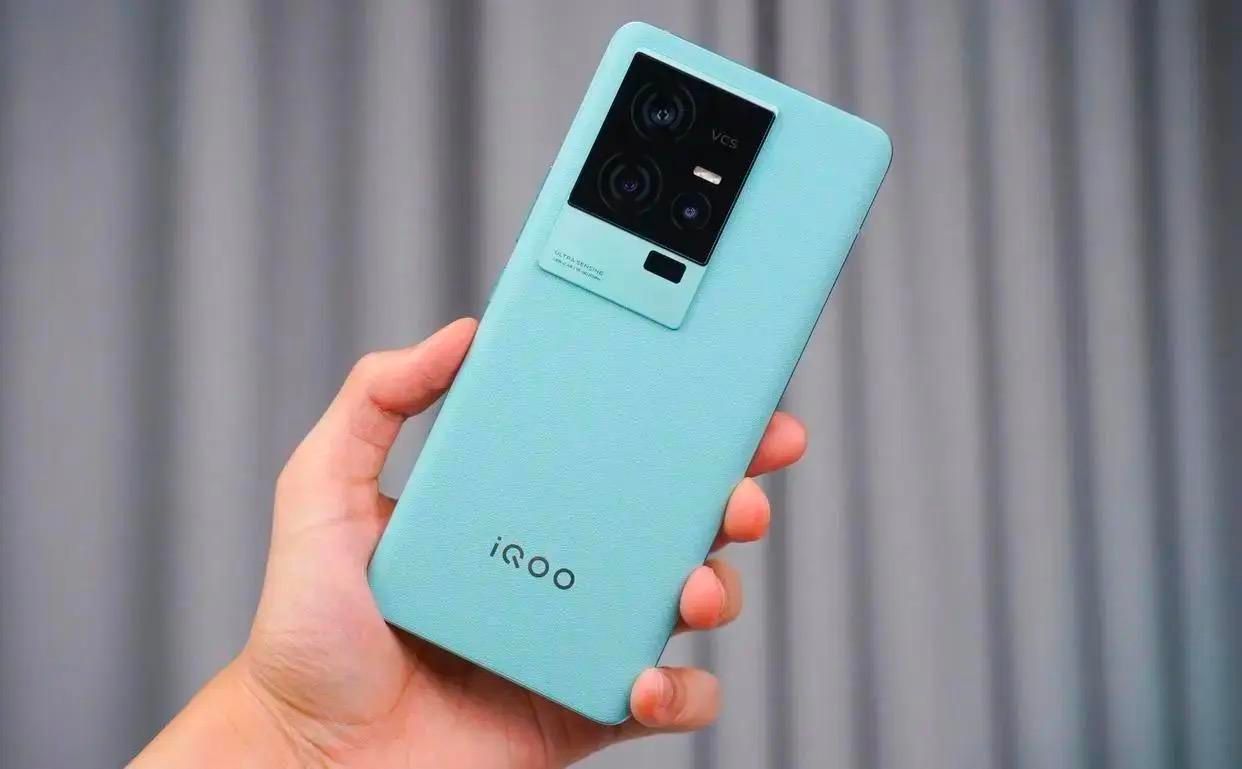 iQOO 11S和iQOO 11pro哪个好（2023年性价比高建议买的手机）
