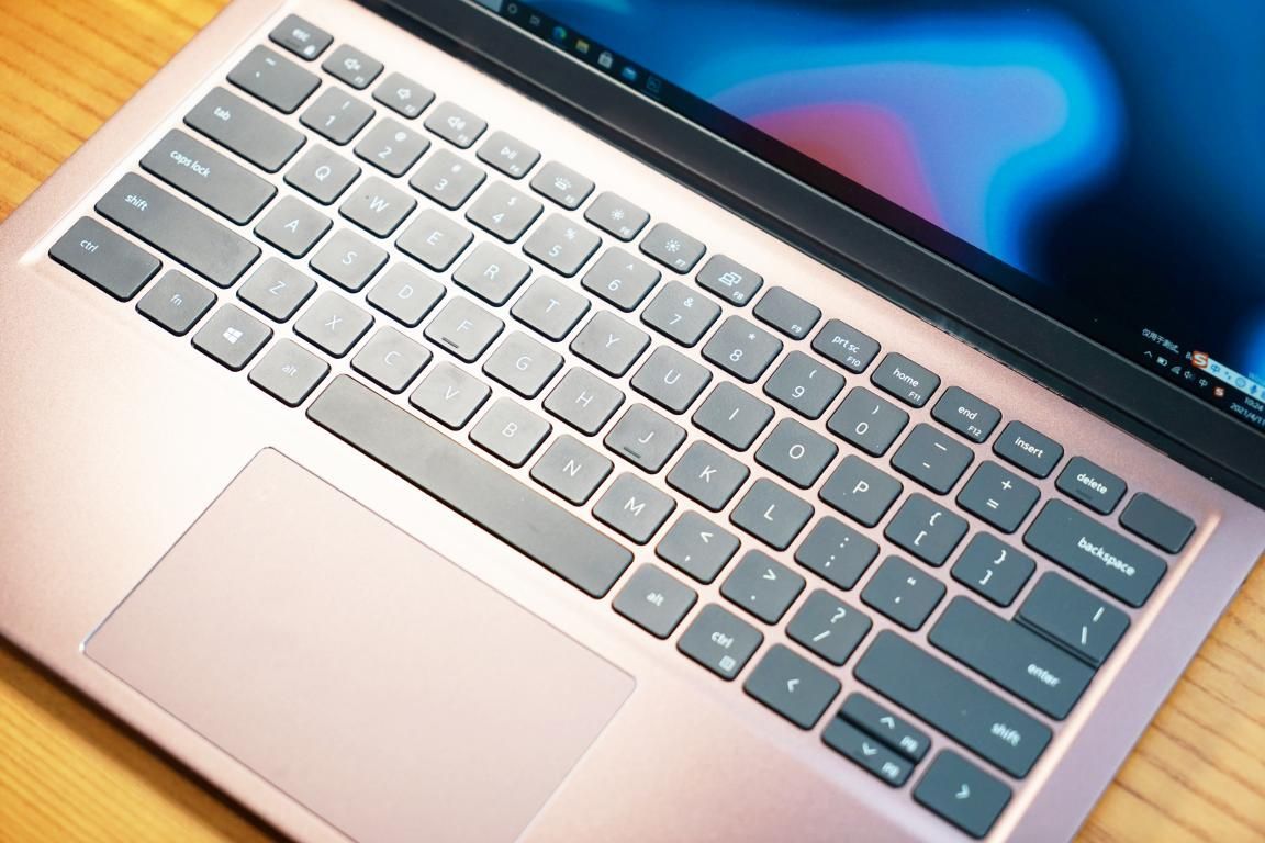 超薄笔记本电脑是哪一款（2023重量很轻的笔记本哪个品牌好）