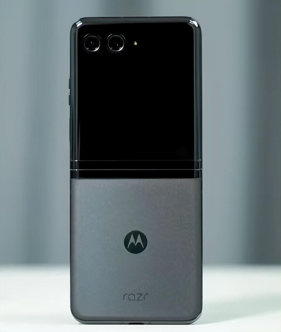 Moto Razr 40 Ultra参数配置（razr40折叠手机使用感受及值得入手吗）