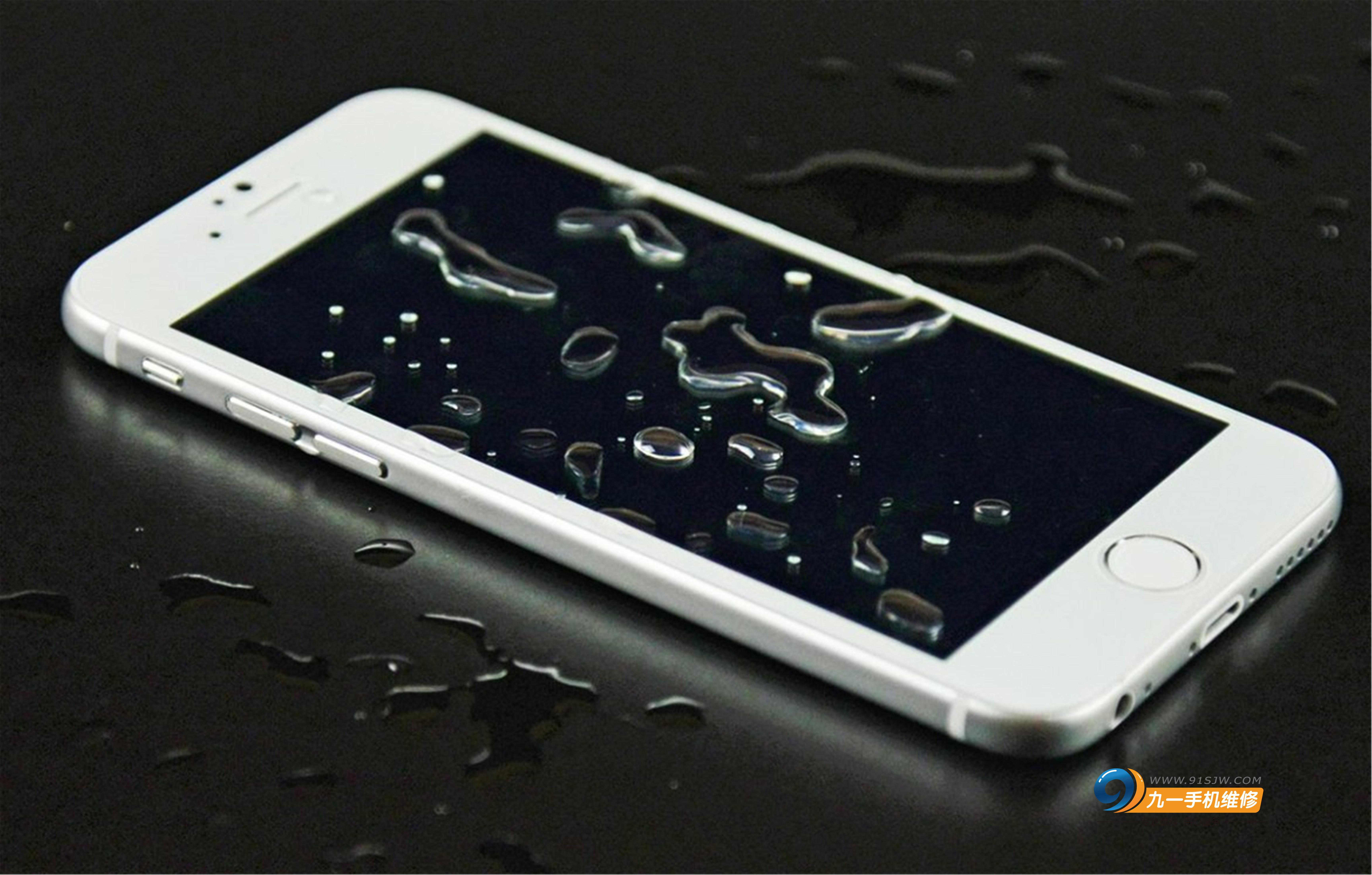 苹果手机掉水里怎么处理较好（苹果12 13 14掉进水里几秒钟怎么办）