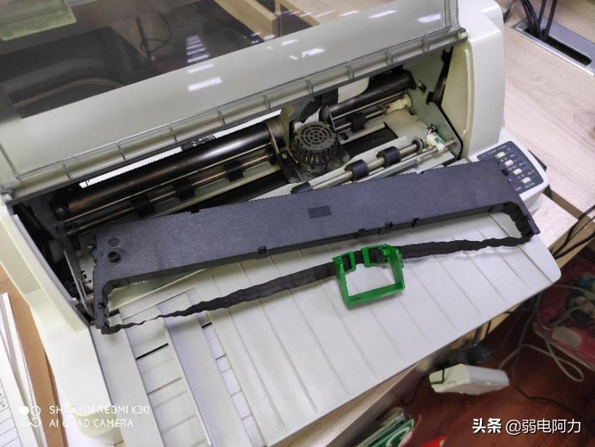 换色带针式打印机怎么换图文教程（怎么安色带芯及更换色带为什么是拧的）