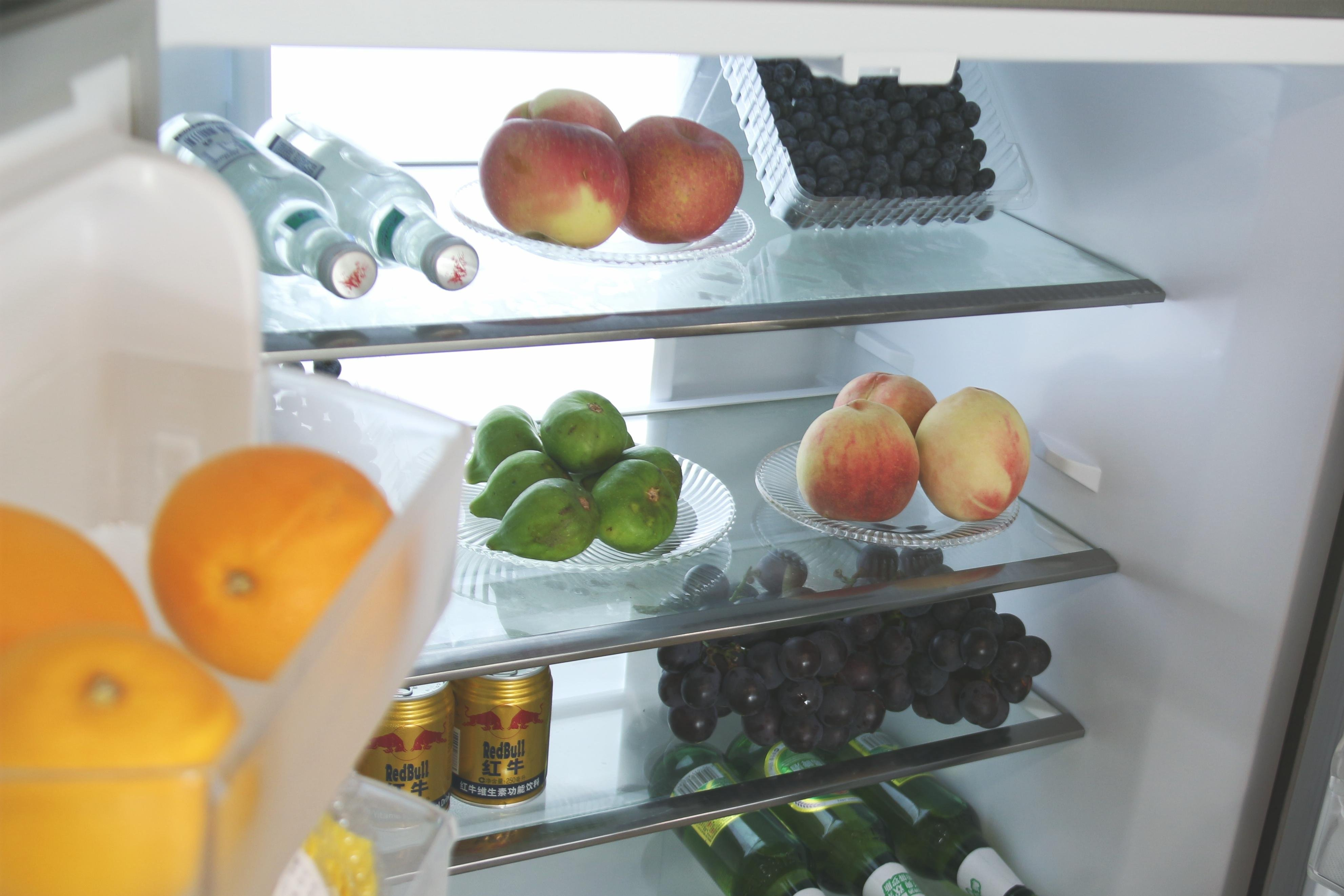 水果饮料冷藏柜风冷和直冷哪个好一点?（家用冰柜直冷和风冷有什么区别哪个好）