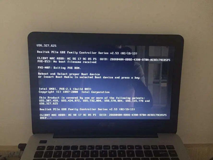 电脑启动黑屏不进系统怎么办（电脑开机不显示任何信息黑屏是怎么回事）
