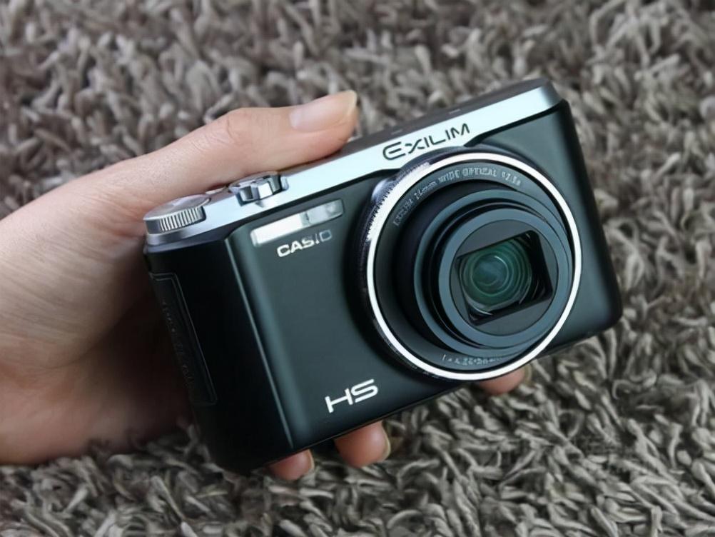 传输照片：如何将卡西欧相机ZR1000中的照片快速传送至手机？