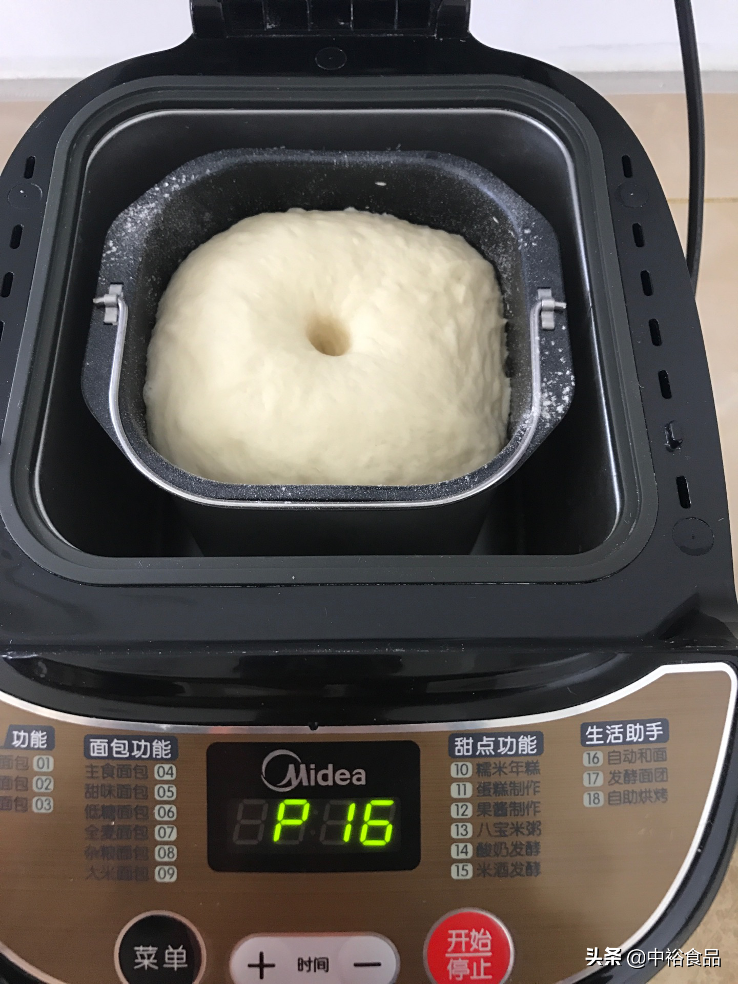 东菱面包机做馒头简单做法大全图解（怎么发酵及和面比例教程懒人必备）