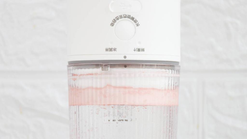 苏泊尔九阳小型榨汁机的使用方法教程（小型果汁机可以榨些什么东西榨果汁需要加水吗）