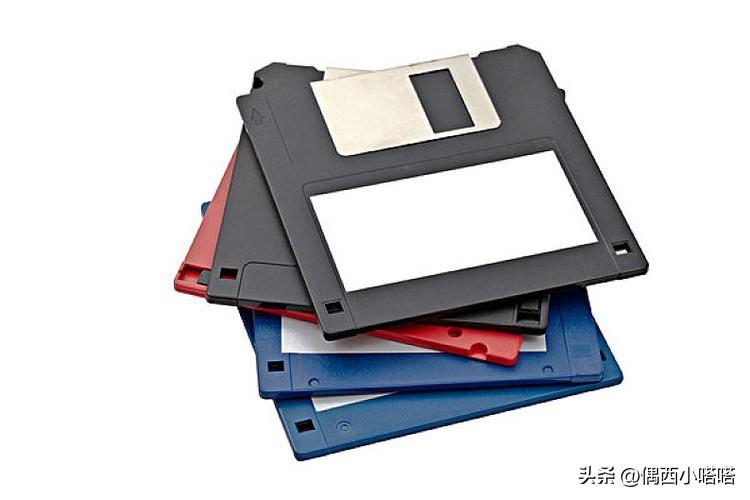 软盘是什么样子的图片和硬盘的区别（软盘是内存还是外存）