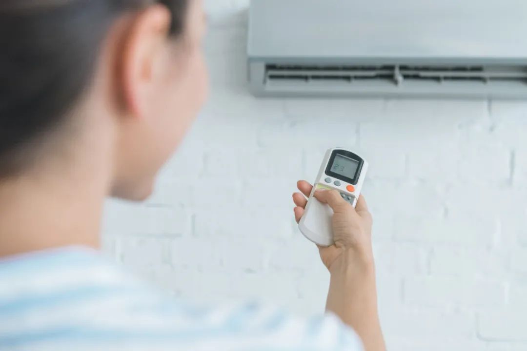 夏天怎么使用空调更省电（空调制冷26度和28度哪个省电一些）